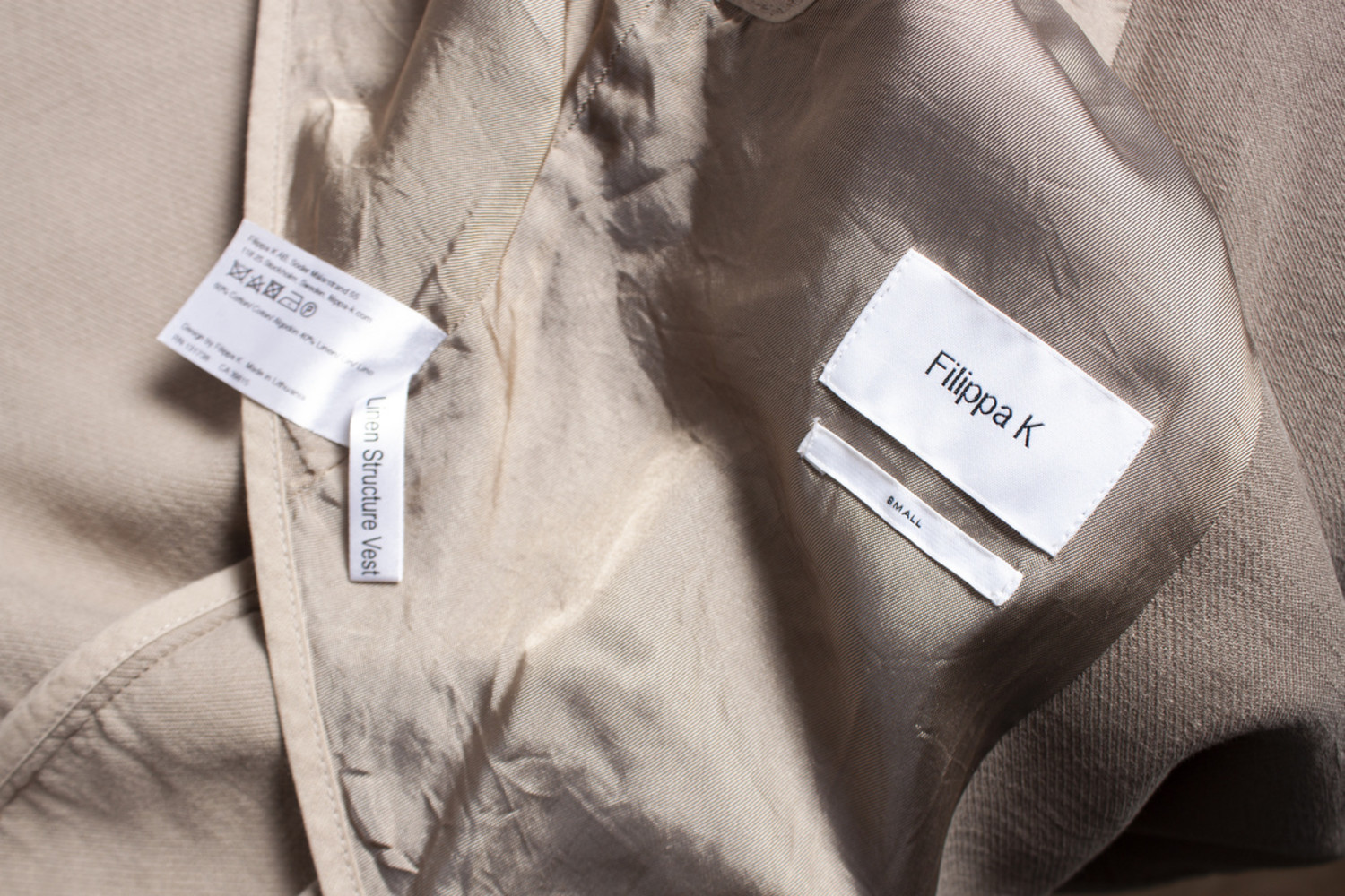 https://wolkat.com/app/uploads/2023/07/filippa-k-filippa-k-beige-linnen-gilet-jas.jpg